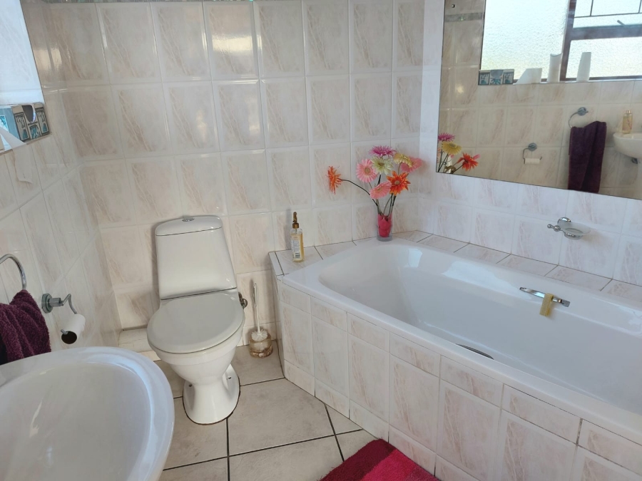 6 Bedroom Property for Sale in Cola Beach Western Cape